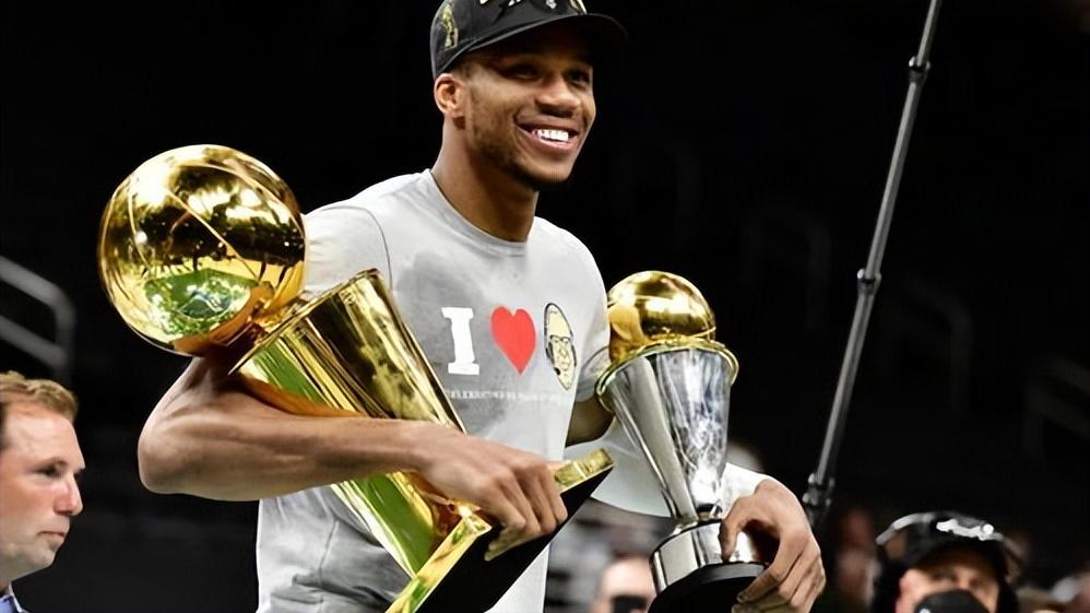 王仔路|同时拿下MVP+FMVP+DPOY有多难？乔丹后只一人，强如老詹也做不到