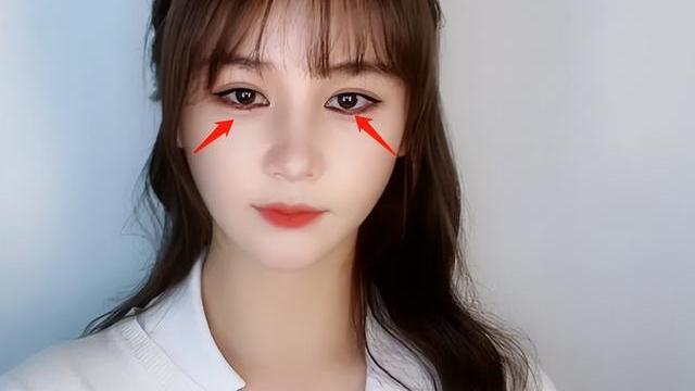 邱意浓|邱意浓直播眼眶微红，回应剧中状态不佳的问题，网友：撞脸杨紫