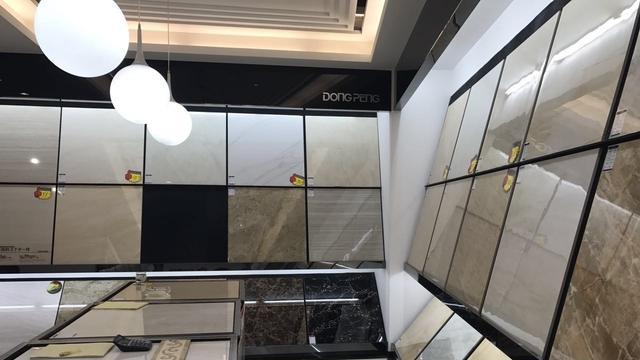 同样花纹的瓷砖，价格竟相差那么多？大家要看好自己的“血汗钱”