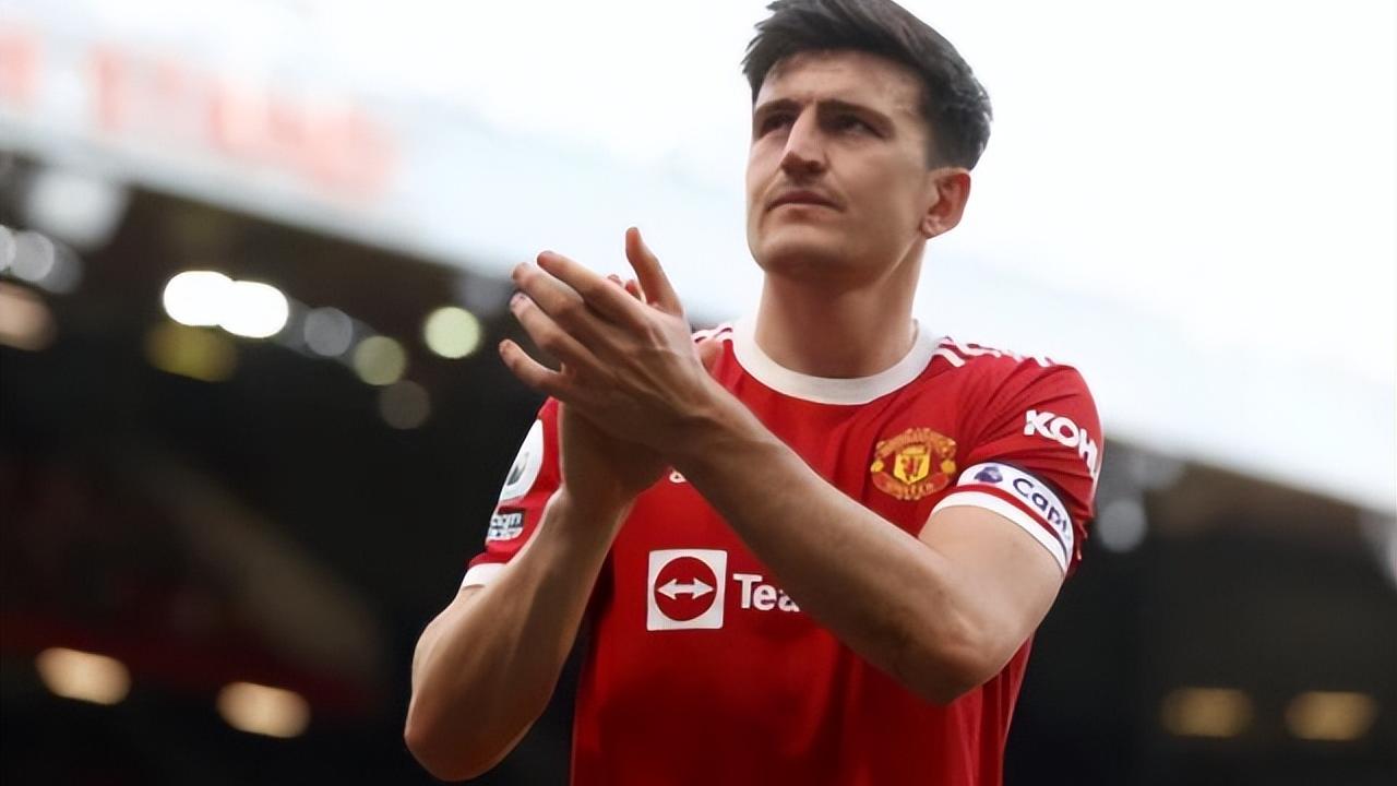 马奎尔|新官上任三把火！英媒：滕哈特要引进八千万中卫，取代队长马奎尔