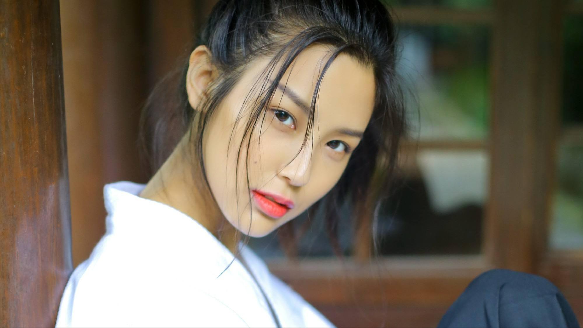 张昊玥|18线演员张昊玥，拍戏6个月收入24万，诉苦称还不如去上班