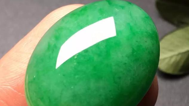 翡翠|喜欢翡翠的翠友们，大致分为三个类别，你位列哪个名单中？