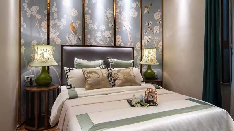 古韵与现代交织的新中式，用安静的姿态传达空间的灵动古韵