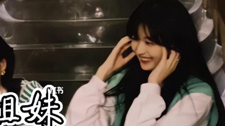 孙千|周雨彤、孙千再次合体，“签合同”重出江湖，美女贴贴就是养眼