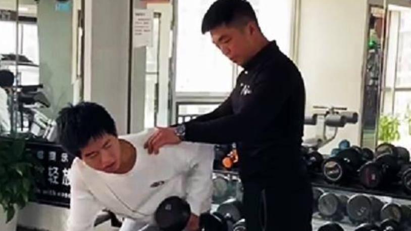 金智秀|卓妈被指偏向孙辉，直播中正面回应此事，网友称让卓宝安心学习