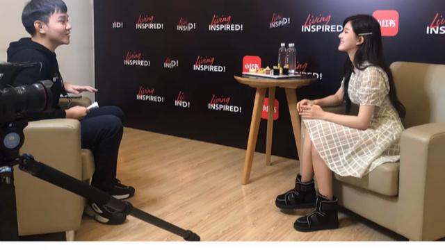 赵露思|161cm赵露思与网友合影，状态却被质疑，明星果真不如素人？