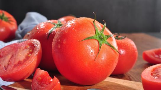 西红柿|痛风高尿酸患者能吃西红柿吗？这几类人群不宜吃
