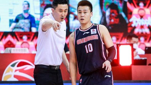 广东男篮|轰41+16+13！表现比阿联还强，杜锋掀开最后底牌，他才是宏远真正第一人