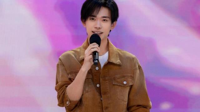 易烊千玺|易烊千玺粉丝跌破9000万，前华纳总监表示：月底前内娱有两个大瓜