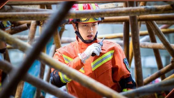 蓝焰突击|蓝焰突击正式收官，各种数据很漂亮，官方点评打脸黑子了