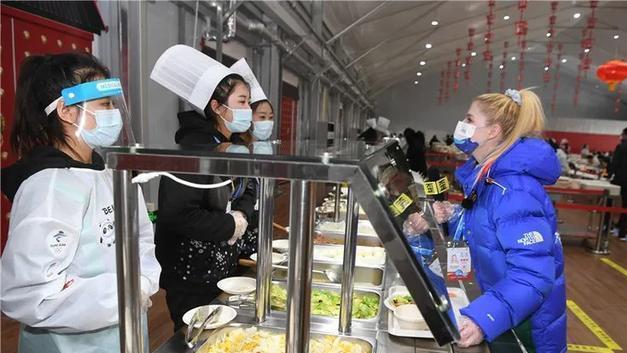 运动员|好奇：冬奥会的外国运动员，为何用起筷子来这么熟练？