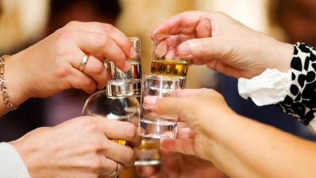 年关将至，不想喝酒上头，3种方法教你快速解酒，学起来