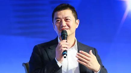 李亚鹏|李亚鹏官宣与小19岁女友结婚，51岁高龄二度当爹，海哈金喜图啥？