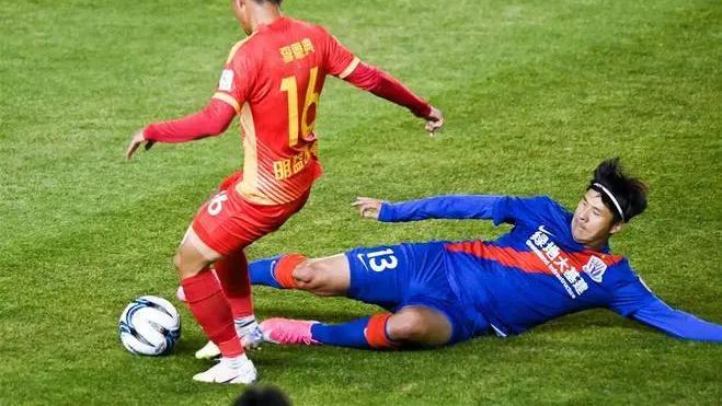 商业模式|下午13点！中国足球曝出争议猛料，球迷吐槽：一点儿不职业