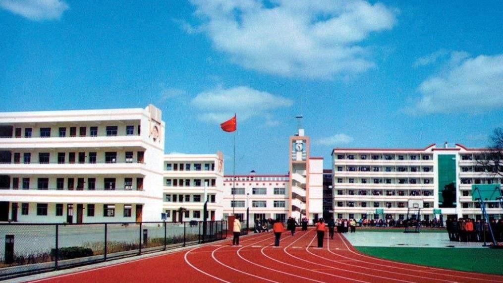 俄乌|江苏某县招聘语文老师，招聘要求令人不解，网友质疑大材小