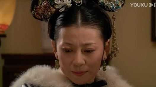 甄嬛传|《甄嬛传》：她年老色衰，还打烂甄嬛的嘴，她凭什么高居妃位