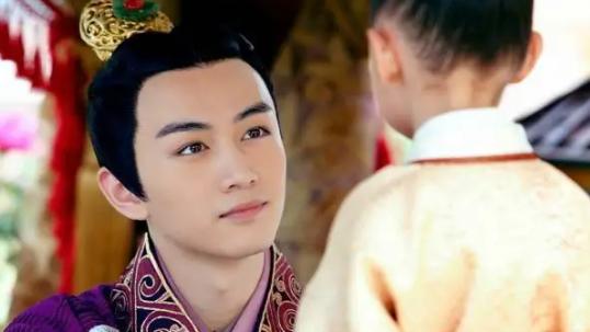 陈晓|和刘亦菲拍戏，陈晓眼神都会“拉丝”了？