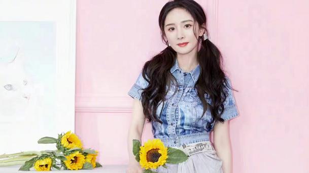 杨幂|杨幂扎双马尾上节目好水嫩！把刘诗诗误认成自己，少女风造型封神