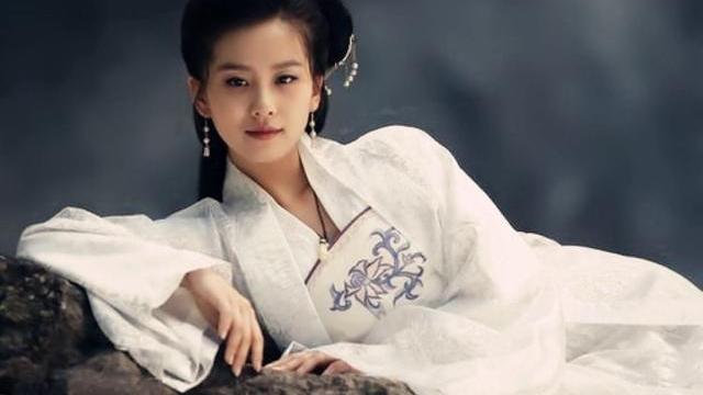 刘诗诗|刘诗诗大刊封面曝光，气场全开走黑白路线，不当甜姐当酷妹？