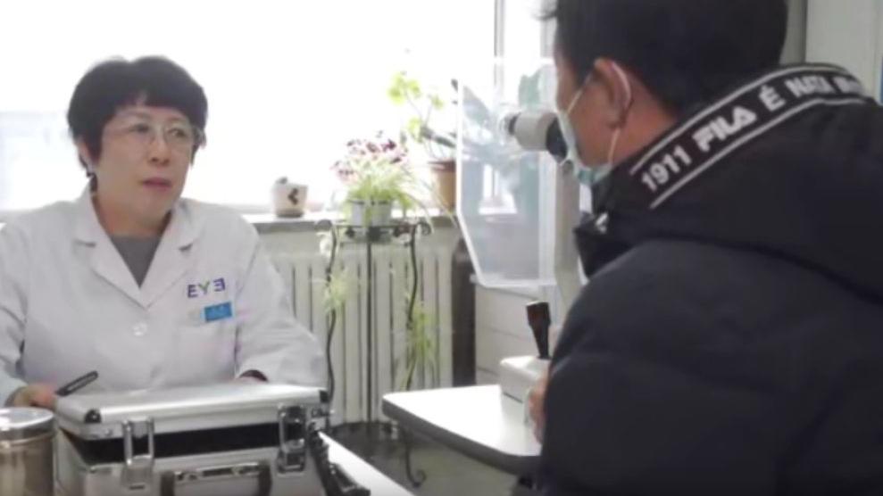 揭秘：关灯玩手机会失明？真的假的？