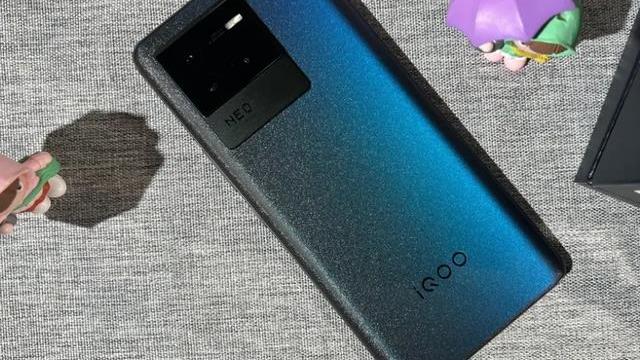 oled屏|骁龙8+独显，4700mAh电池+80W快充，2799花得很值