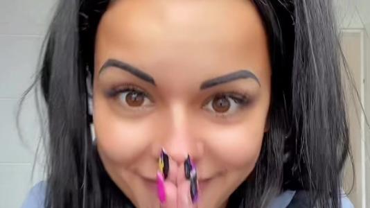 美女工地搬砖涨粉77万，法国人：天呐，她会铺瓷砖！