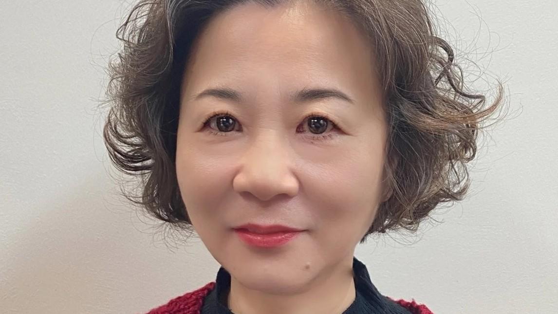 番茄 六十岁的老年女性怎样烫发好看？9款减龄的卷发，时髦洋气又大气