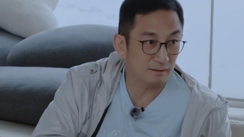 |58岁港星定居内地，自信透露交了两年社保，感叹菜价比香港便宜