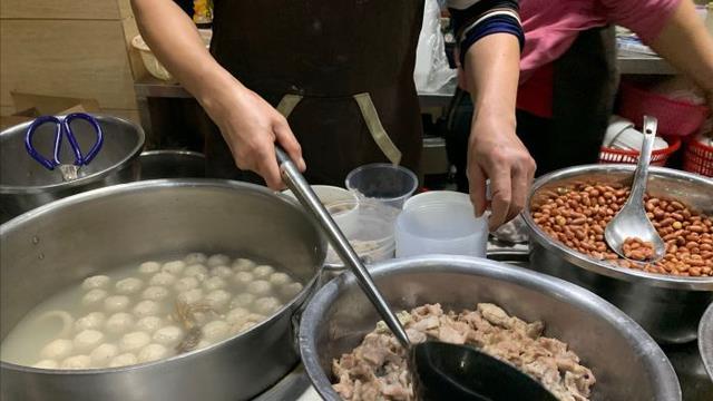 福建省|福建这家老牌快餐店，4元1碗咸饭和醋肉是绝配，来吃的全是回头客