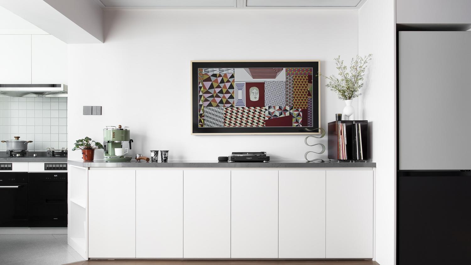 她家虽不大，但赢在简洁敞亮，温馨实用的空间住着很舒适，晒一晒