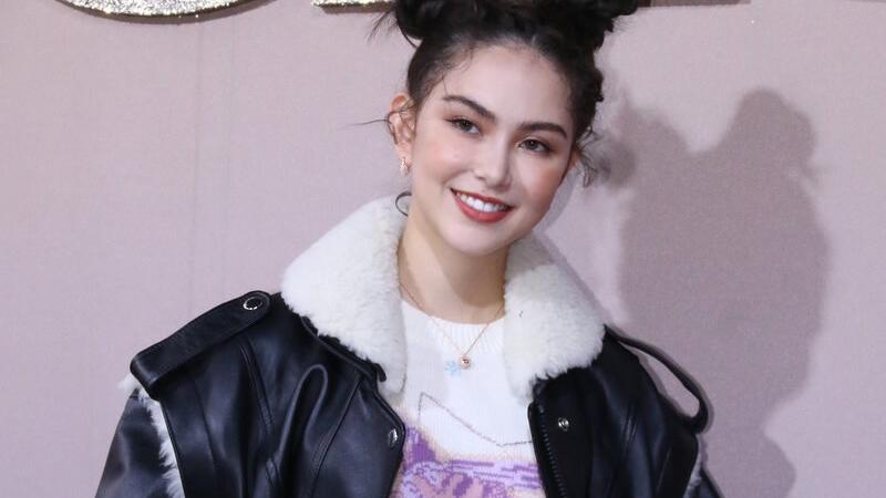 丸子头 如何扎丸子头？先扎个高马尾再把头发盘起来就行，简单又时尚。