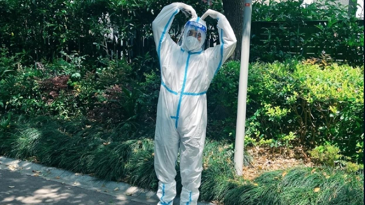 陈龙|演员陈龙小区“再就业”，放下身段摆摊，被赞“最接地气男星”