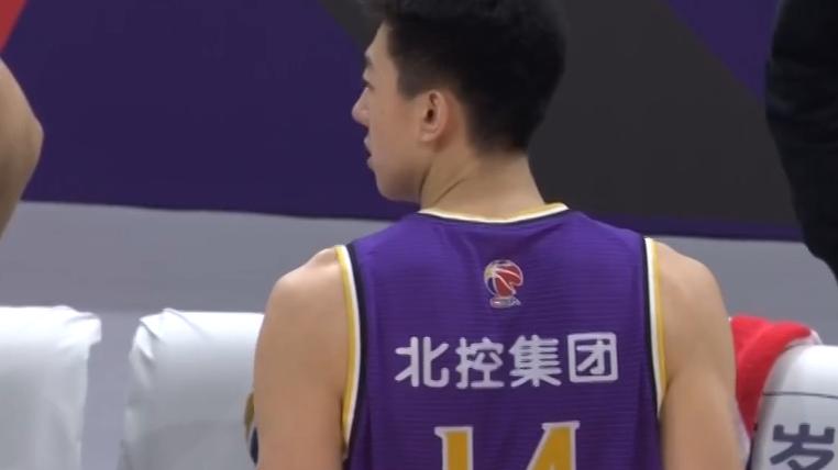 广东男篮|闹大了！杜锋马布里带队大战，78秒裁判连吹3个技犯2个违体驱逐1人