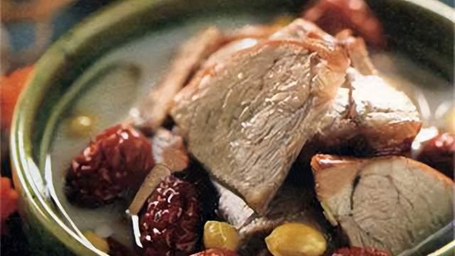 牛肉|多吃牛肉身体壮？提醒：中老年人，这4种食物别舍不得吃了！