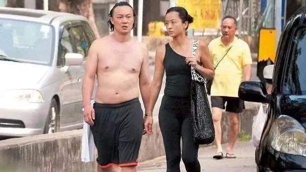 姐姐|看了香港明星生活现状，再看内地明星，网友：刷新了我的三观