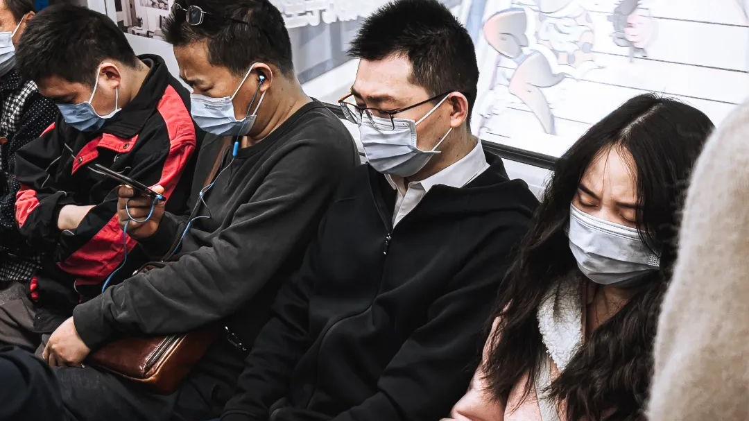 00后|深圳的00后打工人：工资可以谈，双休必须有！