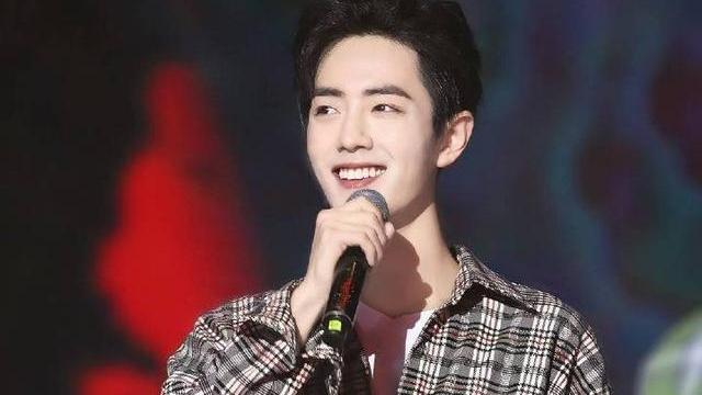 赵露思|肖战发图透露有好事发生，还手握好演员专用饮料，实至名归