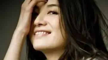 朱亚文|主持人问朱亚文：宋佳是怎么请来的？ 朱亚文张口就来：这很难么？就睡了一觉呗