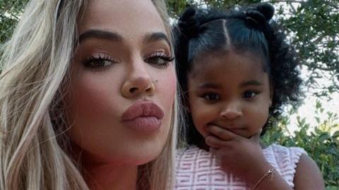 金·卡戴珊|科勒·卡戴珊穿芭比粉自拍，3岁女儿变美了，NBA前任事业遭遇危机