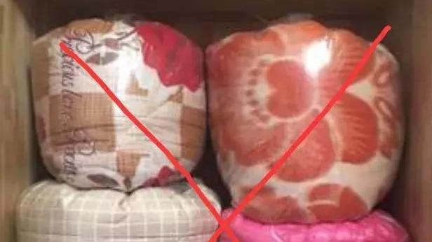 好多人把被子直接塞衣柜，瞧下面是怎么做的，太有才了!