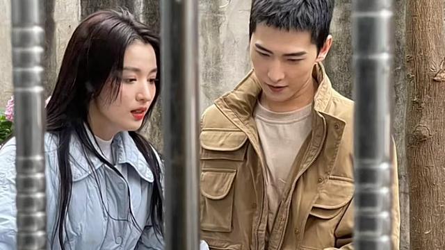 杨洋|杨洋王楚然新戏路透，杨洋眼神宠溺太温柔，王楚然长发飘飘太美貌