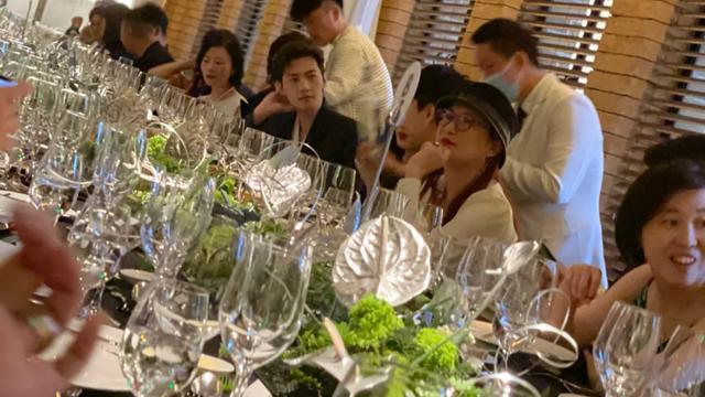 杨洋|《我的人间烟火》路透，王楚然优雅温婉，杨洋风格却和以往相差大