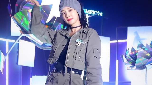 杨幂|明星跨界电竞又惹争议，杨幂新综艺吵上热搜，参与明星全员躺枪