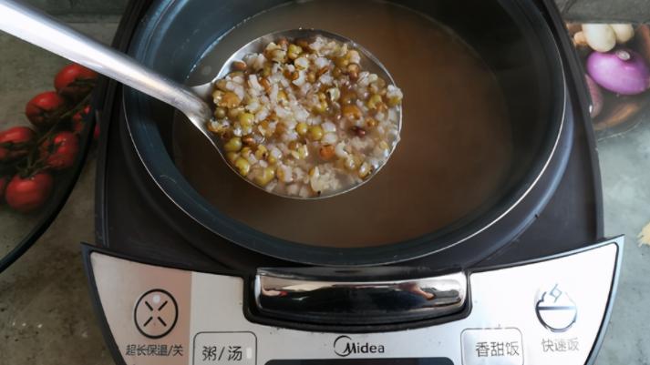 金汤|天热，这三豆跟它一起煮，营养美味又解暑，隔三差五吃一次！