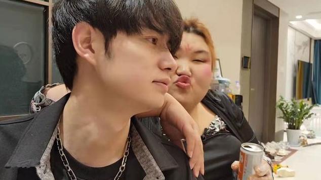 钱小佳|户外一哥童锦程迎来劲敌，钱小佳时隔3年复出，闺蜜颜值引热议