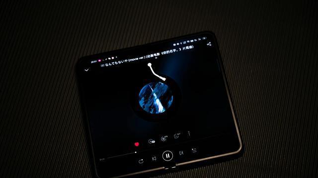 折叠屏|折叠屏手机中的佼佼者，小巧精致单手握持，力压华为三星