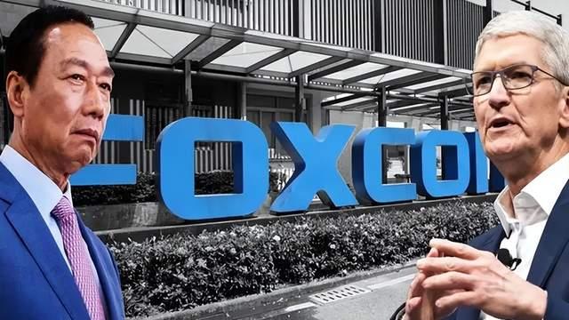 富士康|富士康和苹果都后悔了，将制造重心转回国内，上演高速路口抢人