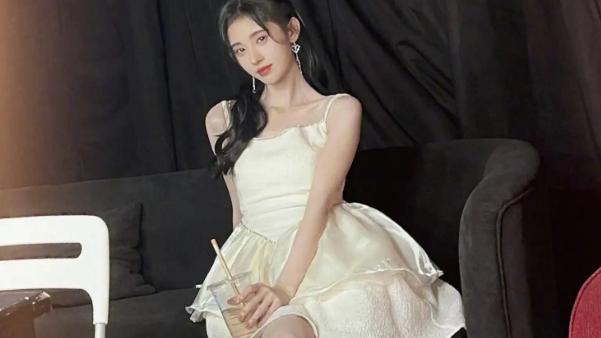 杨超越|鞠婧祎新剧路透照曝光，熟悉的半永久妆容，网友：和妈妈一个模子