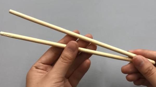 为什么厕所一定要放一双筷子？一般人不明白有啥用，真是太实用了