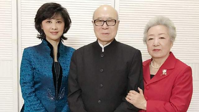 叶童|5位不整容的女明星，有人皱纹满面有人白发上头，但优雅老去很美